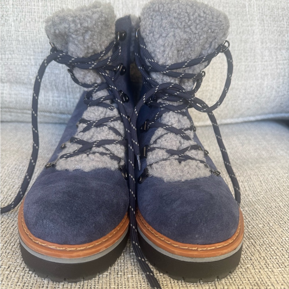 Tommy Hilfiger Women’s faux fur tongue ankle boots size 7.5 Navy Blue. Pre-owned